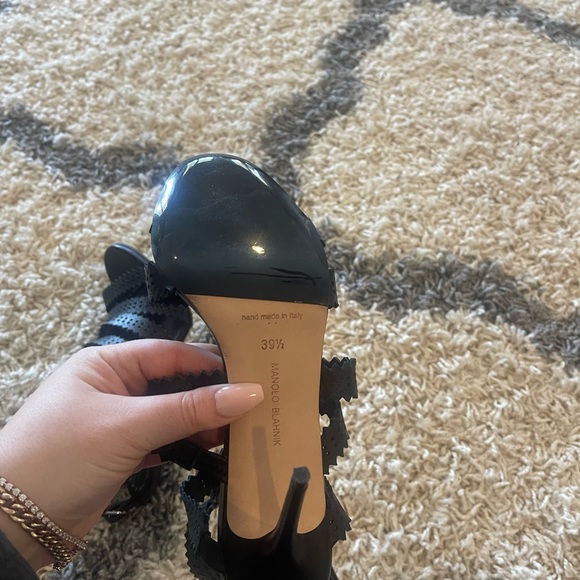 Manolo Blahnik heel ankle strap laser cut out black sandals 39.5 brand new - Picture 5 of 5